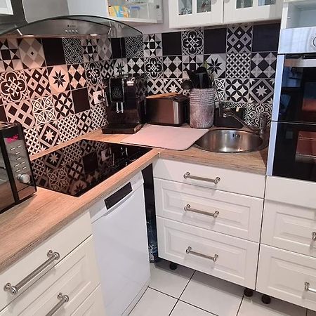 Charmant Logement Avec Jacuzzi Mantes-la-Jolie Buitenkant foto