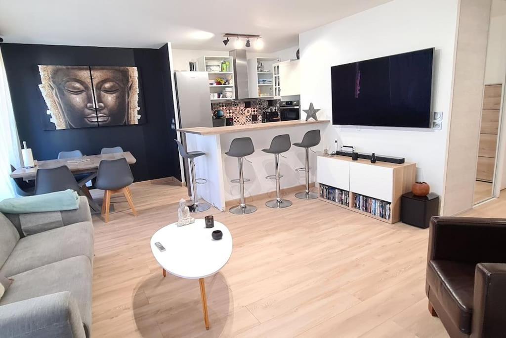 Charmant Logement Avec Jacuzzi Mantes-la-Jolie Buitenkant foto