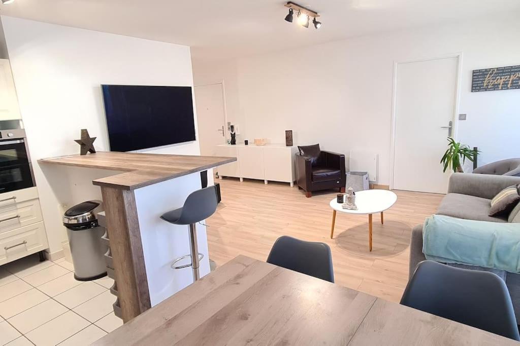 Charmant Logement Avec Jacuzzi Mantes-la-Jolie Buitenkant foto