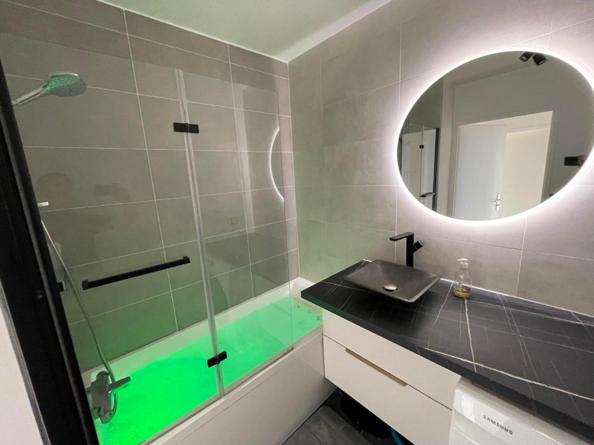 Charmant Logement Avec Jacuzzi Mantes-la-Jolie Buitenkant foto